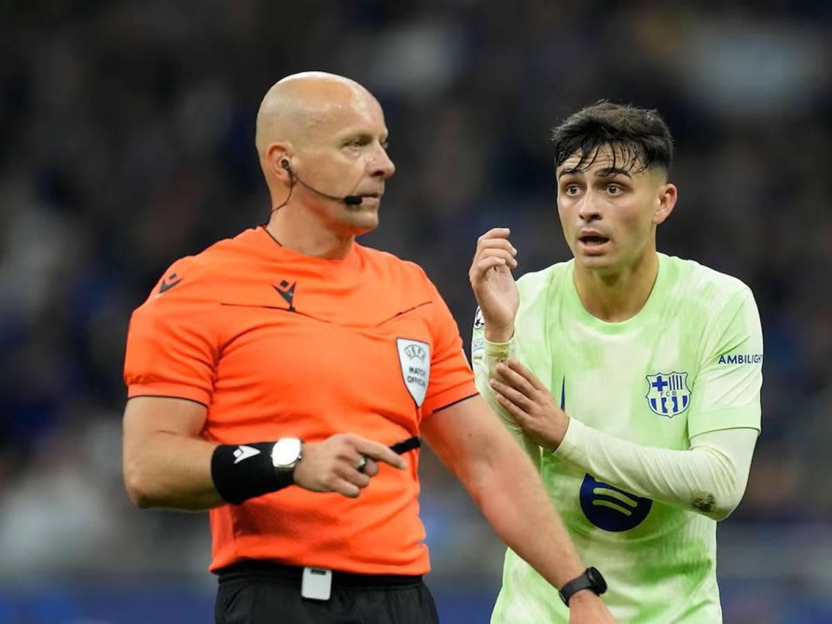 Árbitro del Inter vs Barcelona responde y se burla de Pedri tras eliminación de Champions League