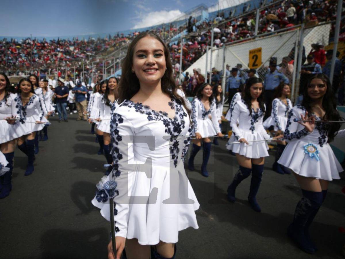 Ana Sofía Banegas, del Cultura Nacional School, una de las más aplaudidas en los desfiles patrios