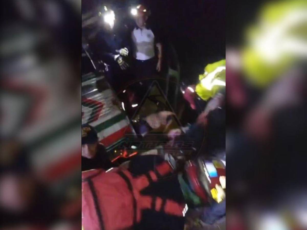 Las imágenes que dejó el fatal accidente de un bus en Guatemala que suma 15 muertes