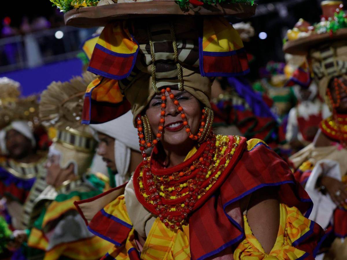 Carvanal 2025: Escuelas de samba destacan la herencia africana en Brasil