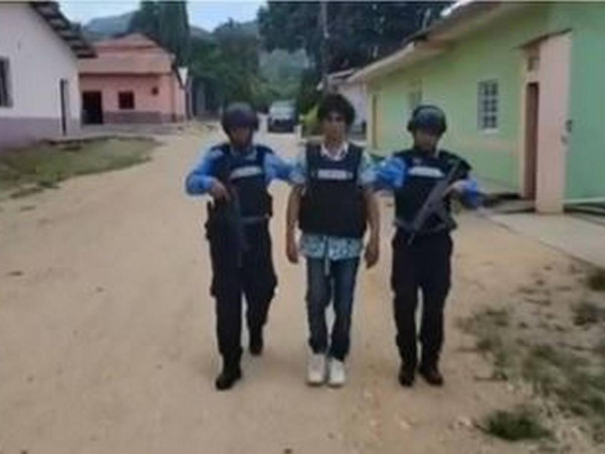 Con salsa de tomate fingió golpes y heridas para exigir pago de rescate a familiares