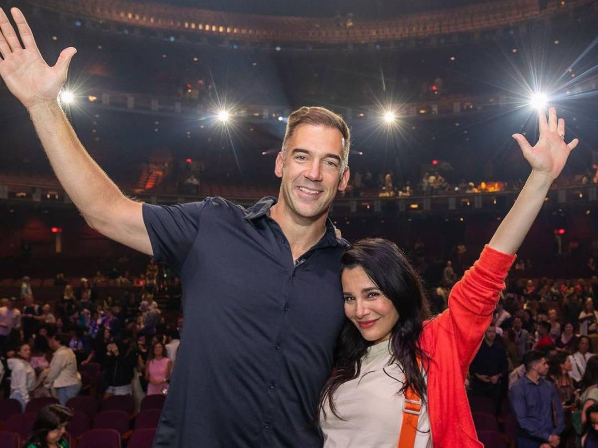 ¡Doble milagro! Martha Higareda y Lewis Howes confirman el nacimiento de sus gemelas