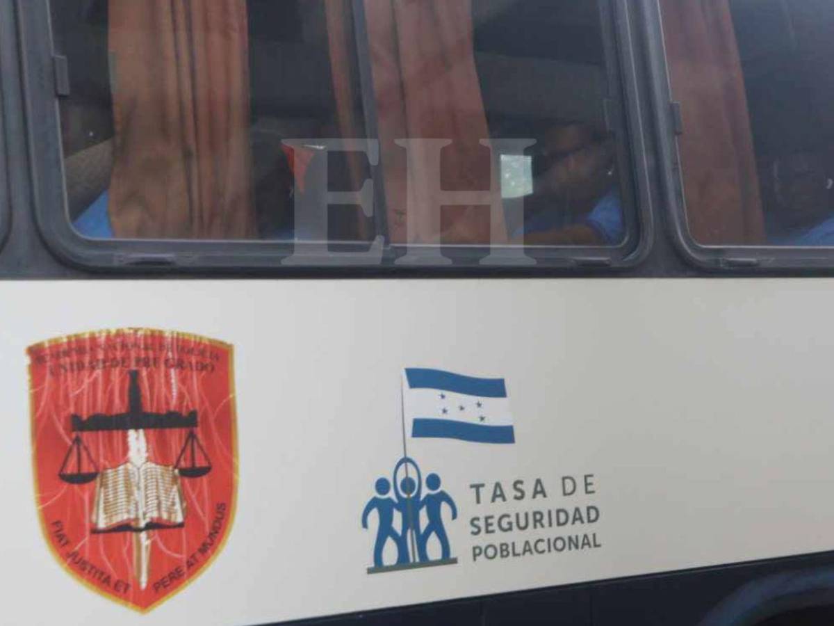 En bus comprado con fondos de la Tasa de Seguridad: así se movilizó Génesis PN en su debut en Liga