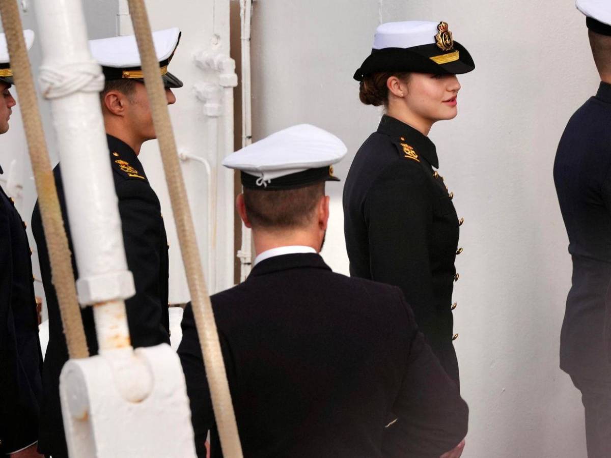 Princesa Leonor se embarca en el buque Elcano; estará en alta mar seis meses Princesa Leonor se embarca en el buque Elcano; estará en alta mar seis meses