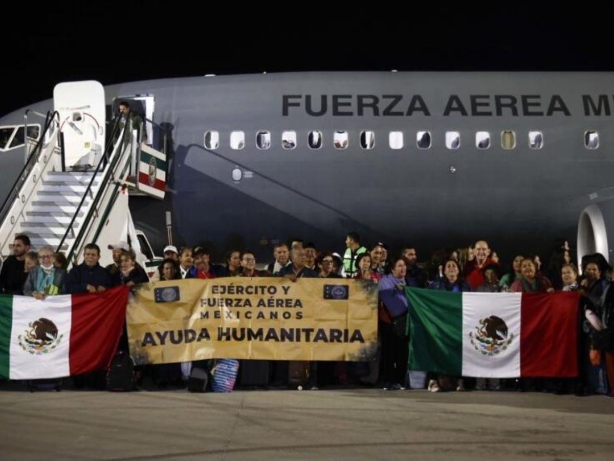 “Han sido momentos complicados”: Llega a México vuelo con 143 repatriados desde Israel
