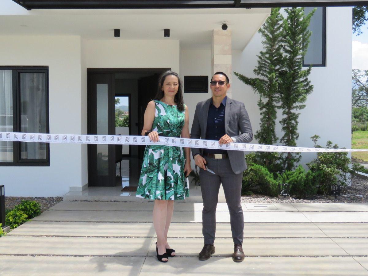 Está ubicada a minutos de la calle principal de acceso a Comayagua y en la vía principal hacia la Universidad Católica.