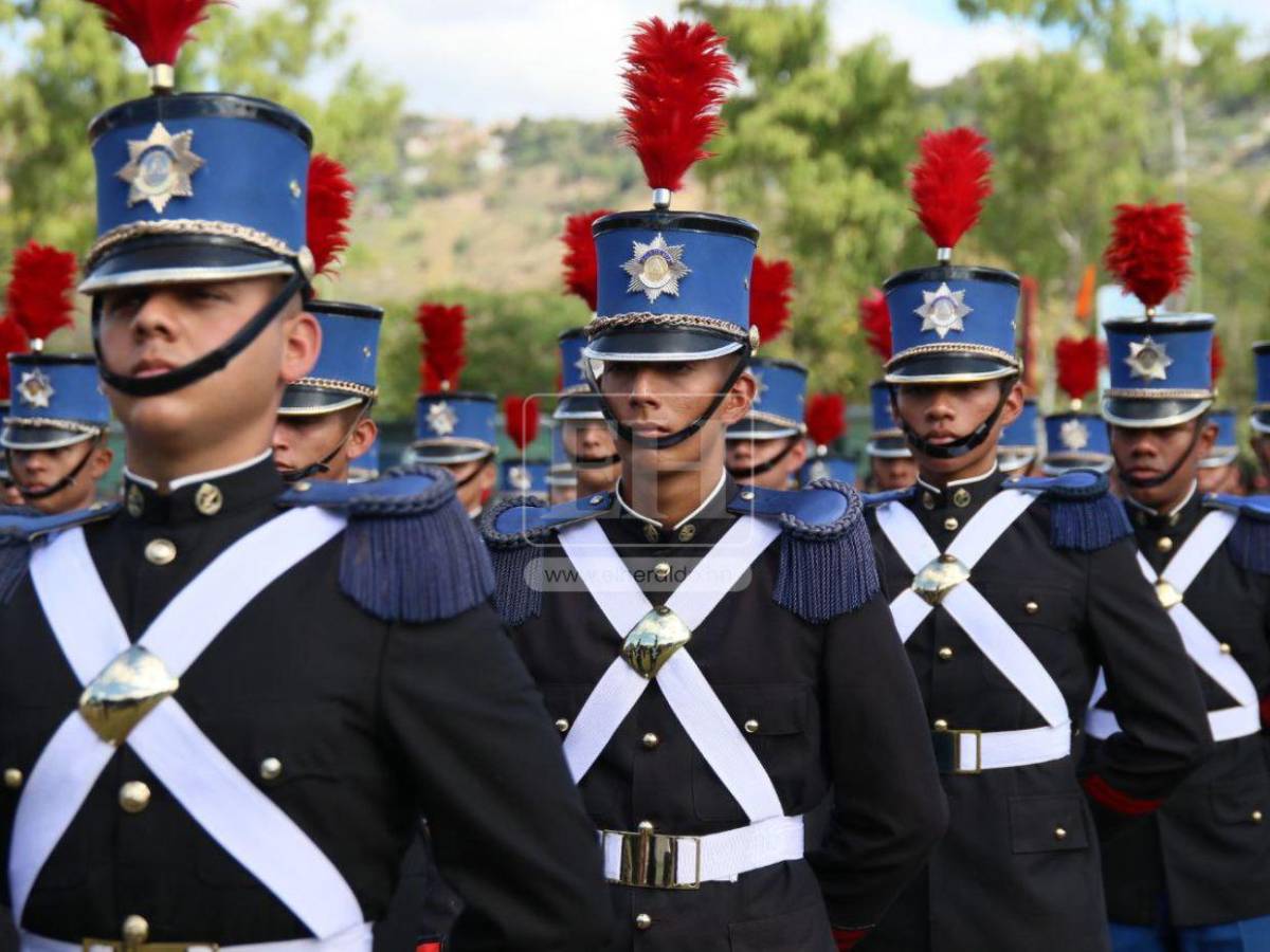 Así se desarrolla la ceremonia de traspaso de mando de las FF AA