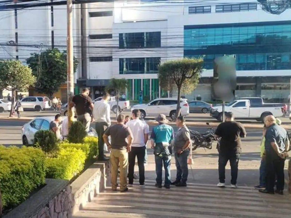 Guardia mató a motociclista, entregó su arma y luego se fue en bicicleta a un bar