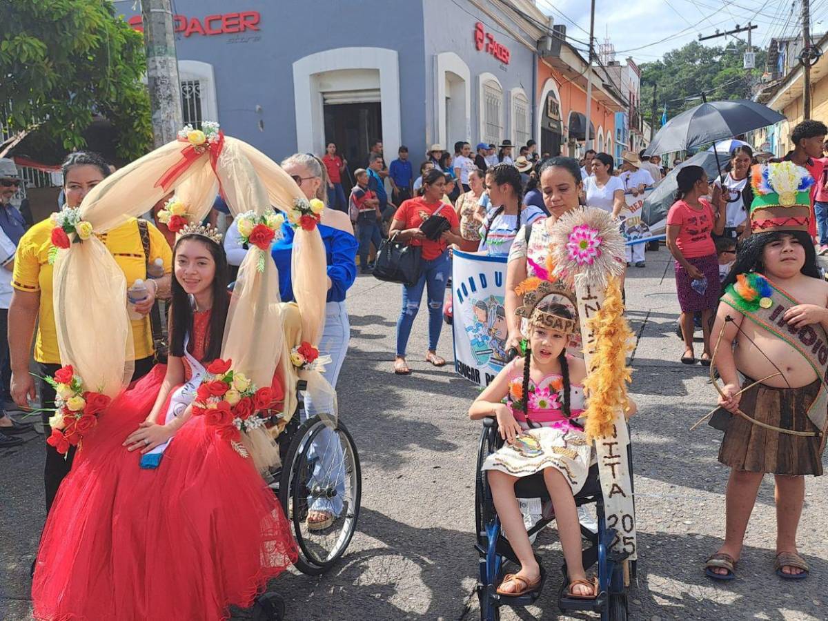 Niños con talentos diversos brillan en los desfiles patrios con entusiasmo y alegría