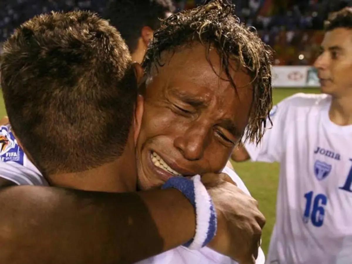 Famosa revista de España causa polémica al nombrar los 15 mejores futbolistas de Honduras