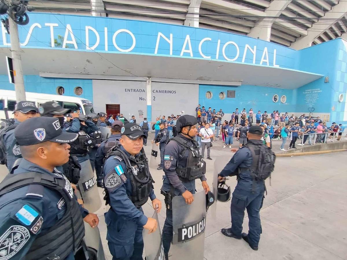 Infiltrados, fiesta de la revo y ambientazo en el Nacional previo al Motagua vs Alajuelense