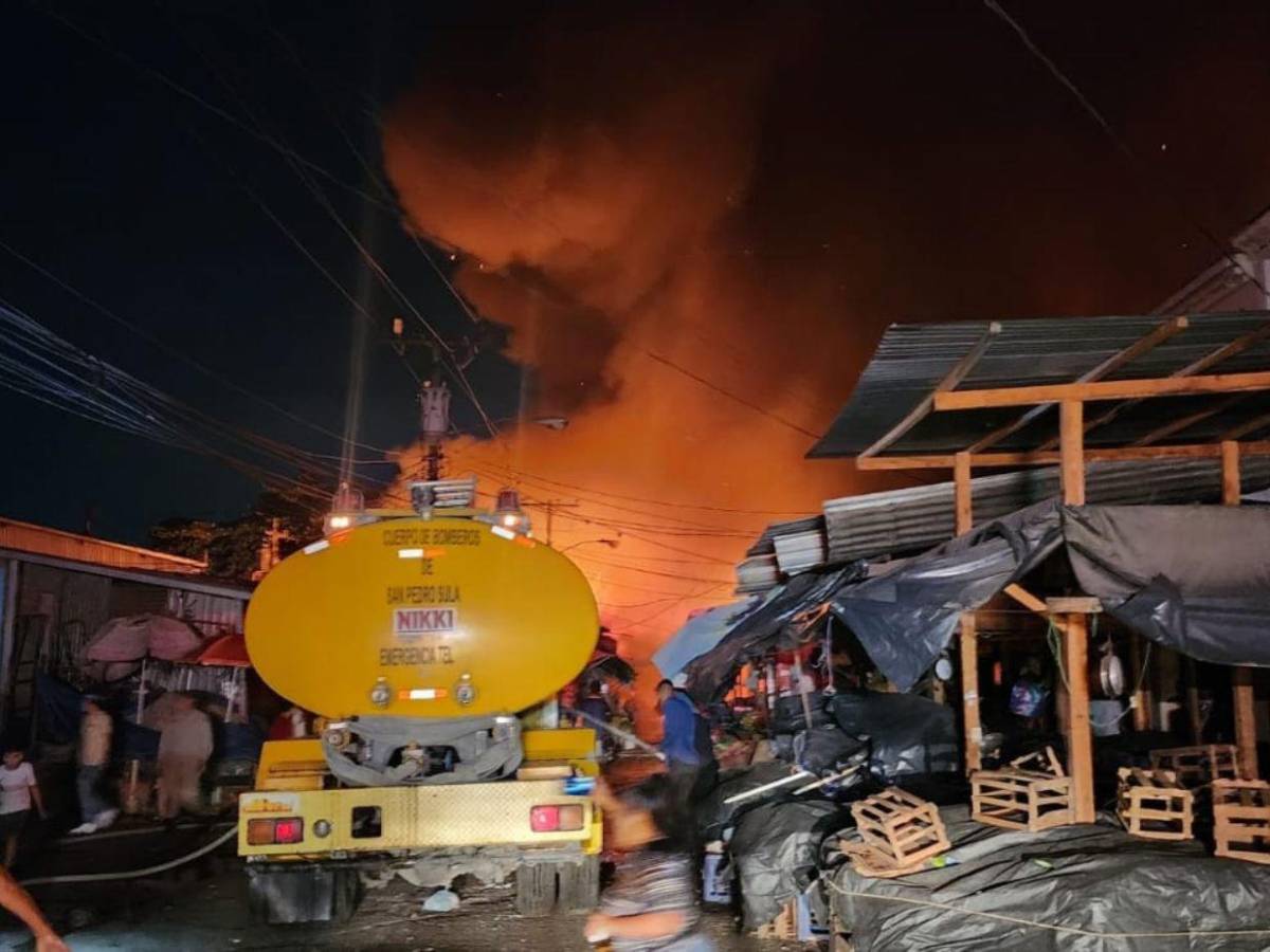 Imágenes de incendio devorador en Mercado Medina en SPS: Todo está rostizado ya