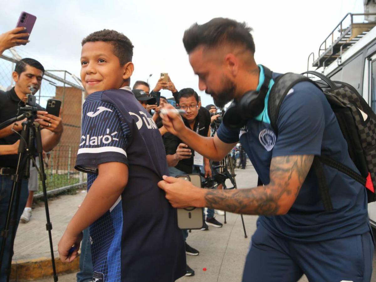 Aficionados del Motagua llegaron al estadio para vivir la fase triangular