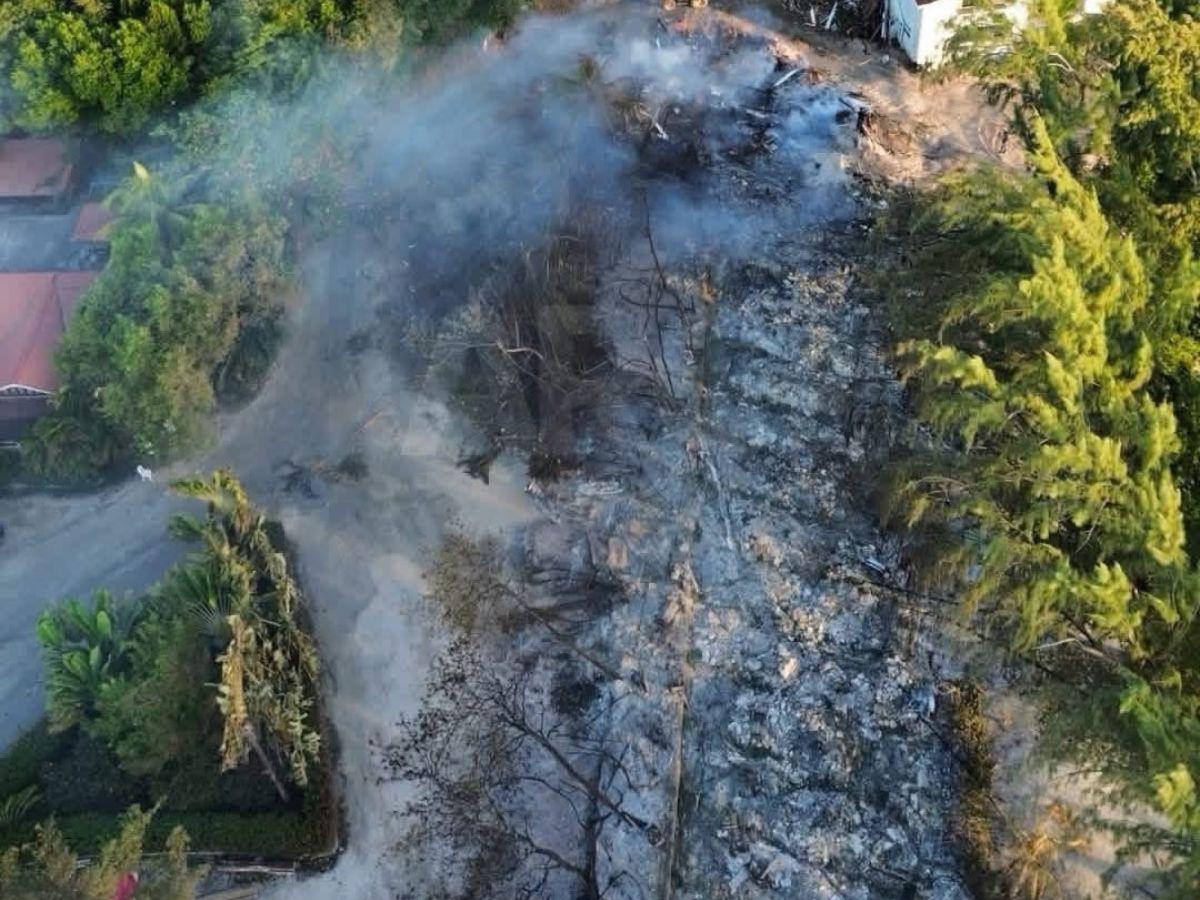 FOTOS: En medio de escombros queda famoso hotel de Roatán tras incendio