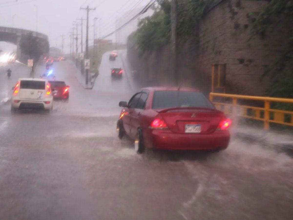Alertan que onda tropical dejará fuertes lluvias: estas serán las zonas afectadas en Honduras hoy
