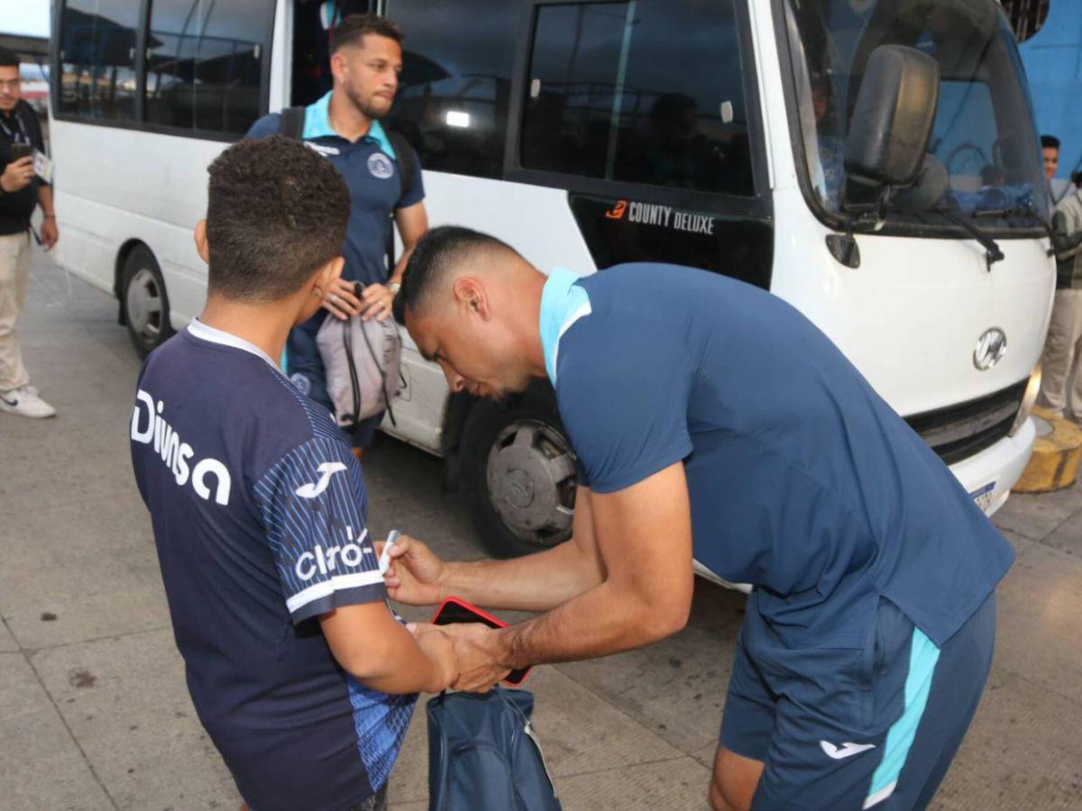 Aficionados del Motagua llegaron al estadio para vivir la fase triangular