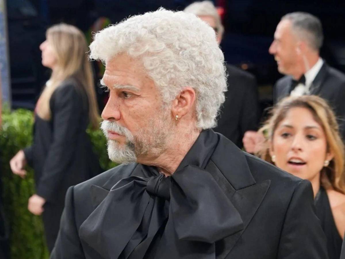 Como anciano, Bad Bunny cautiva con su yo del futuro en Met Gala