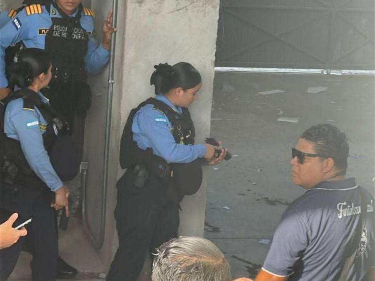 Captan lanzamiento de botellas contra jugadores de Olimpia previo al clásico