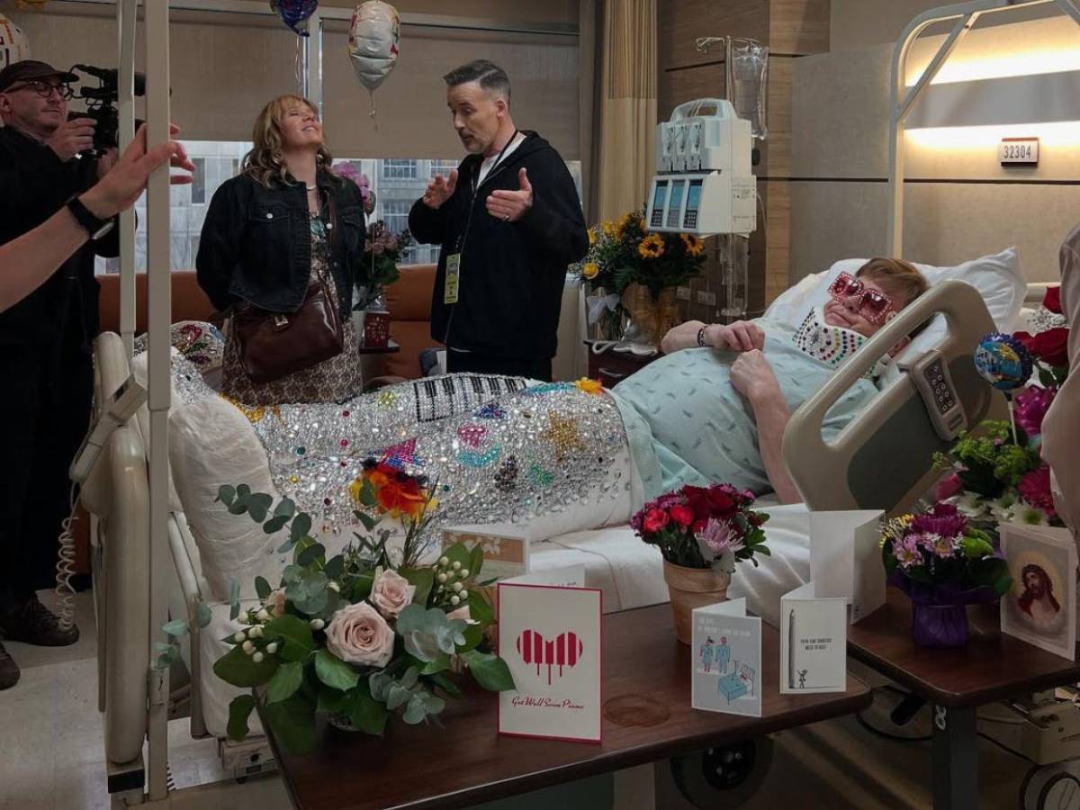 Elton John simula hospitalización en Instagram y anuncia Spinal Tap II