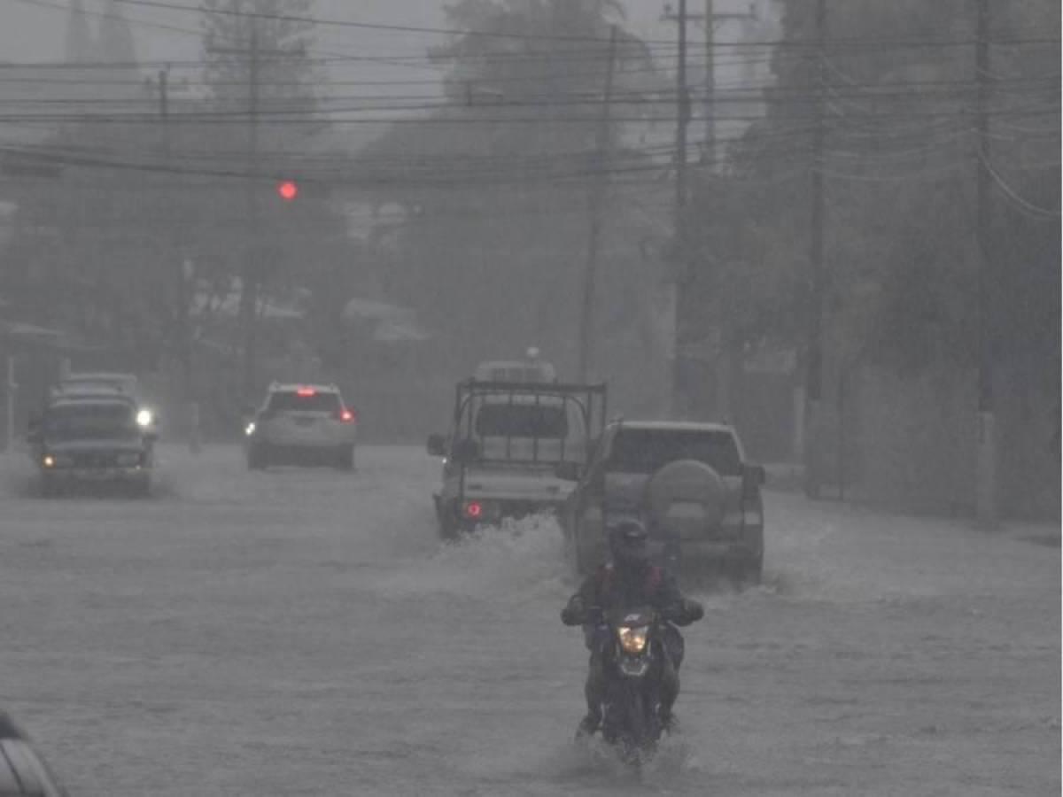 Tormenta Sara se comienza a sentir en Honduras ¿se jugará partido ante México? Tormenta Sara se comienza a sentir en Honduras ¿se jugará partido ante México?