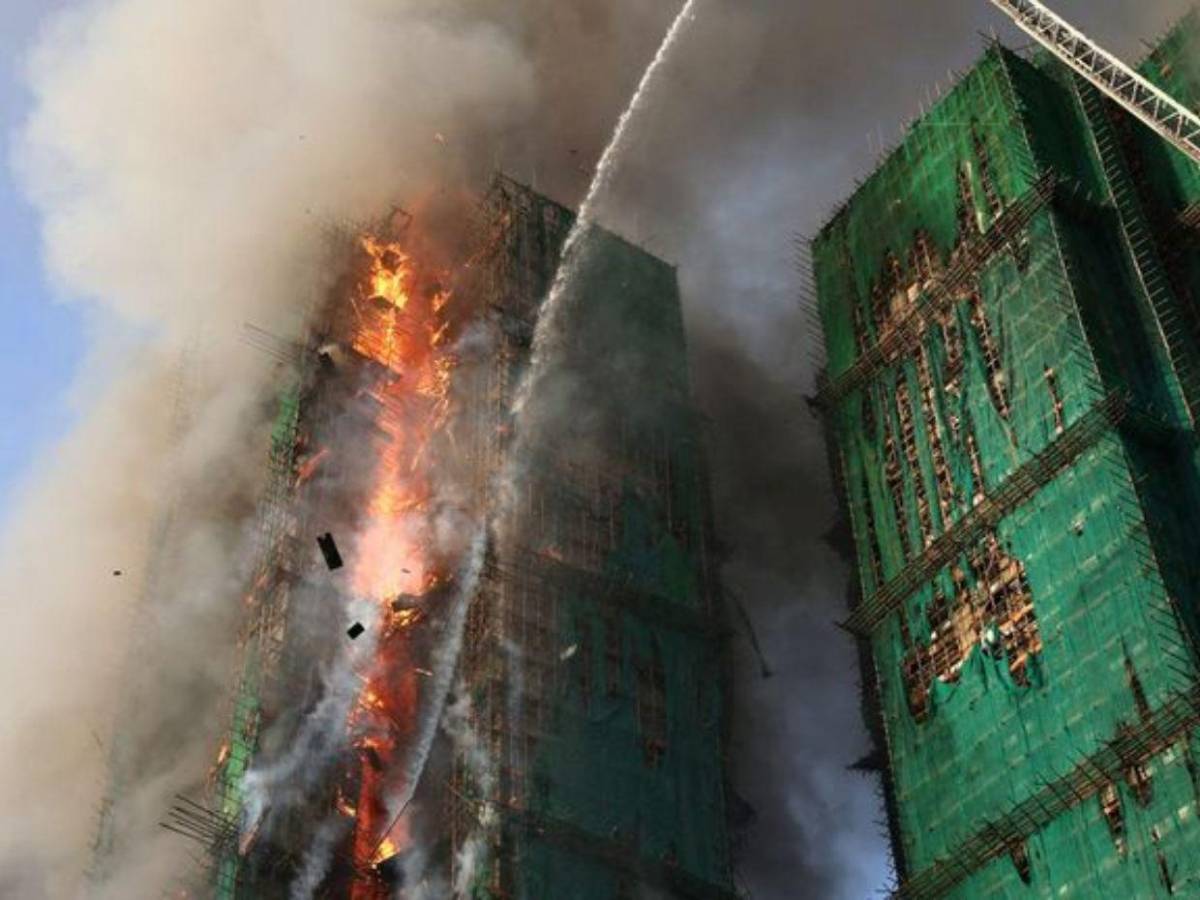 Incendio de Hong Kong: Gobierno se reúne de emergencia y habilita refugios