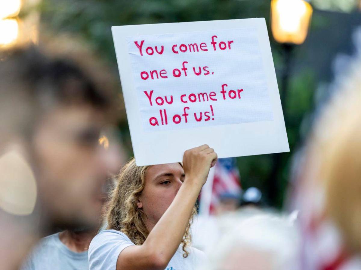 Protestan ante corte donde Kilmar Ábrego fue detenido tras audiencia