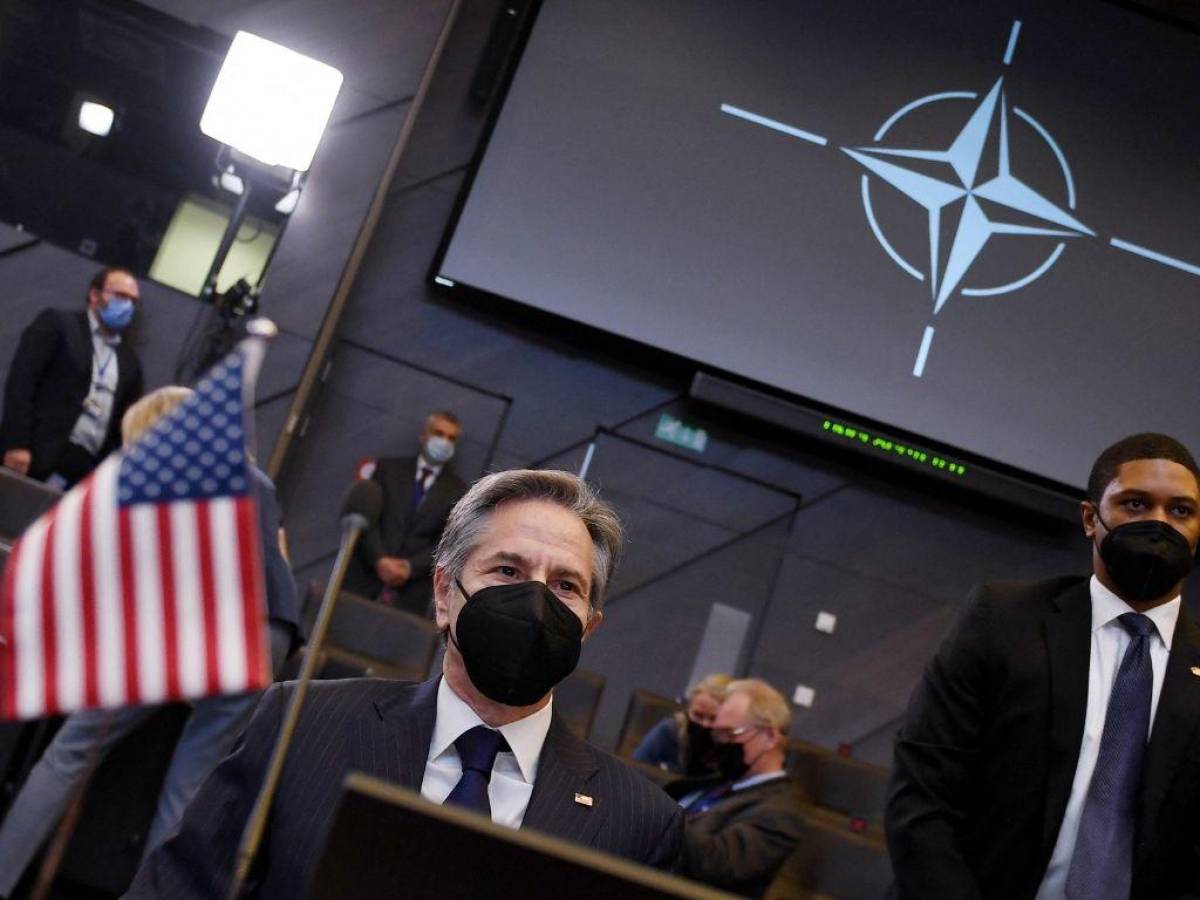 La OTAN cierra la puerta a la creación de una zona de exclusión aérea en Ucrania