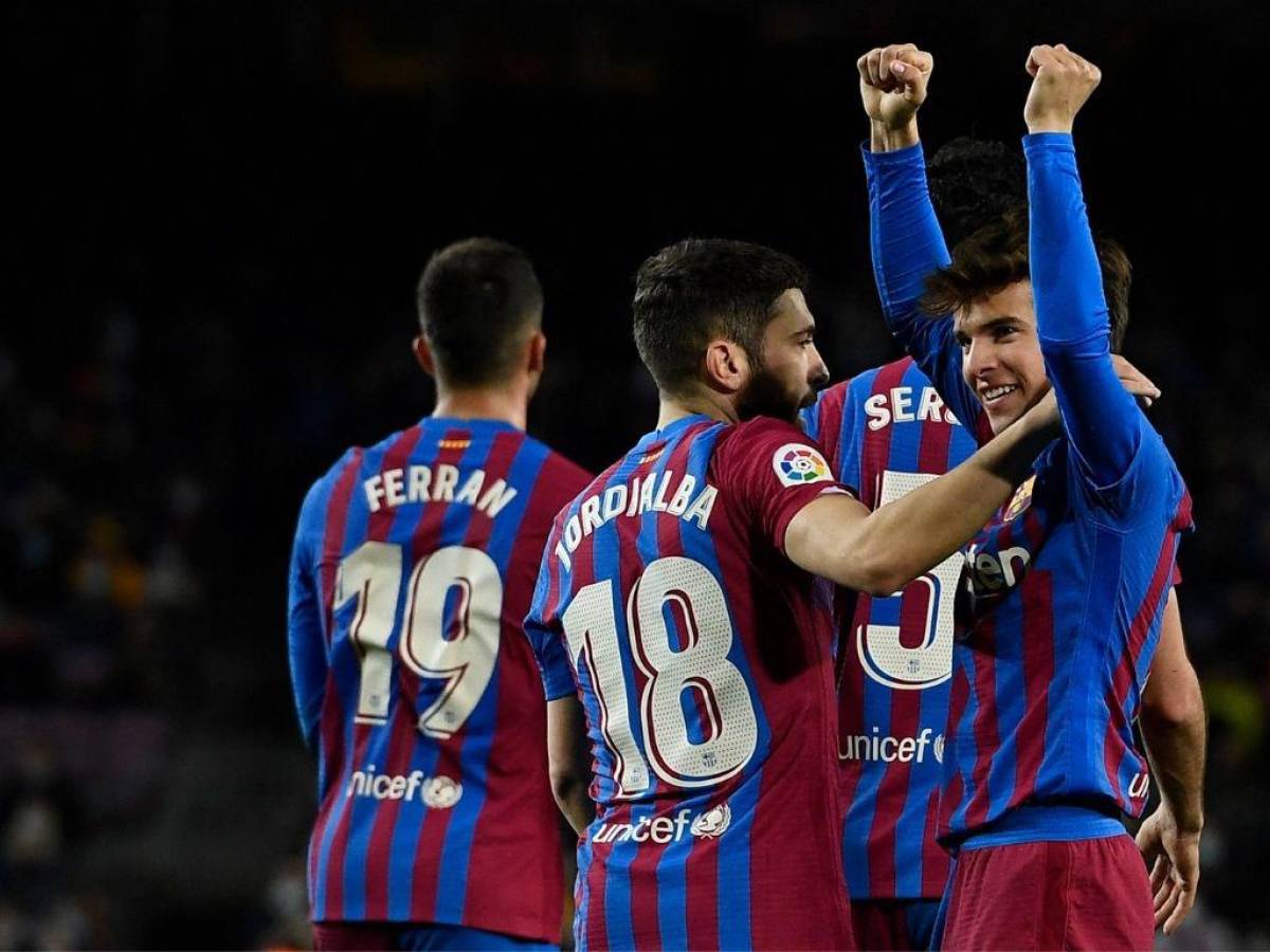 Barcelona golea a Osasuna y mantiene tercera plaza en LaLiga