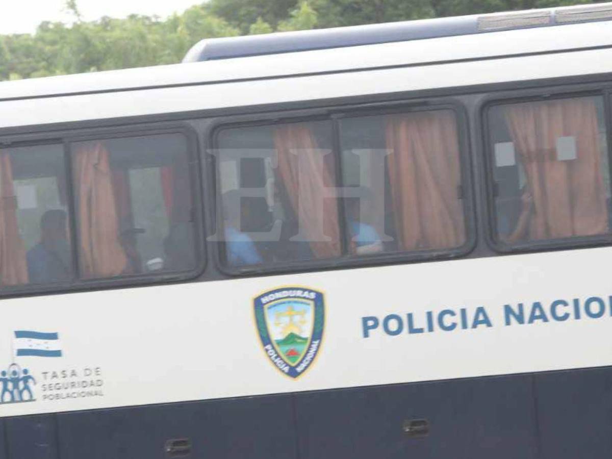 En bus comprado con fondos de la Tasa de Seguridad: así se movilizó Génesis PN en su debut en Liga