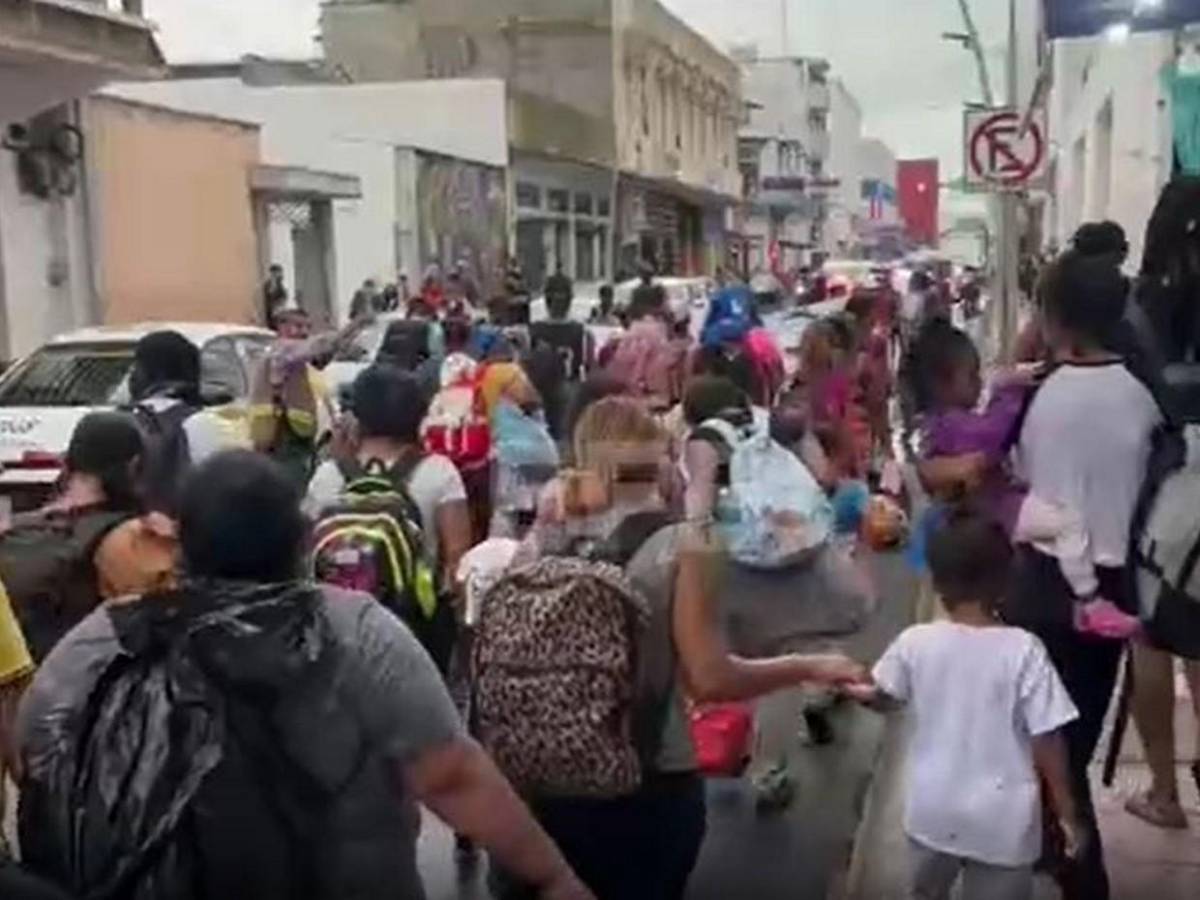 Unos 800 migrantes salen en caravana desde el sur de México hacia la capital