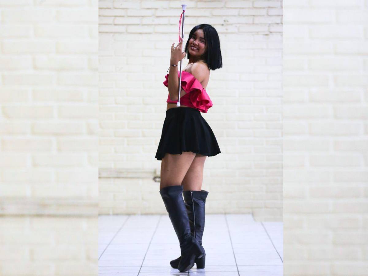 Con orgullo patrio, palillonas del Instituto Superación San Francisco listas para los desfiles