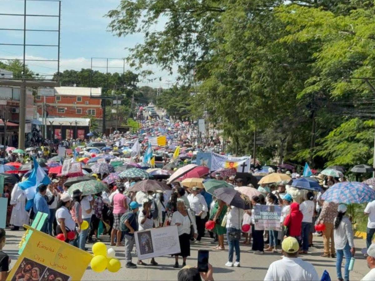 Caminata de iglesias en Gracias, Lempira: cientos de personas oran por la democracia y la paz