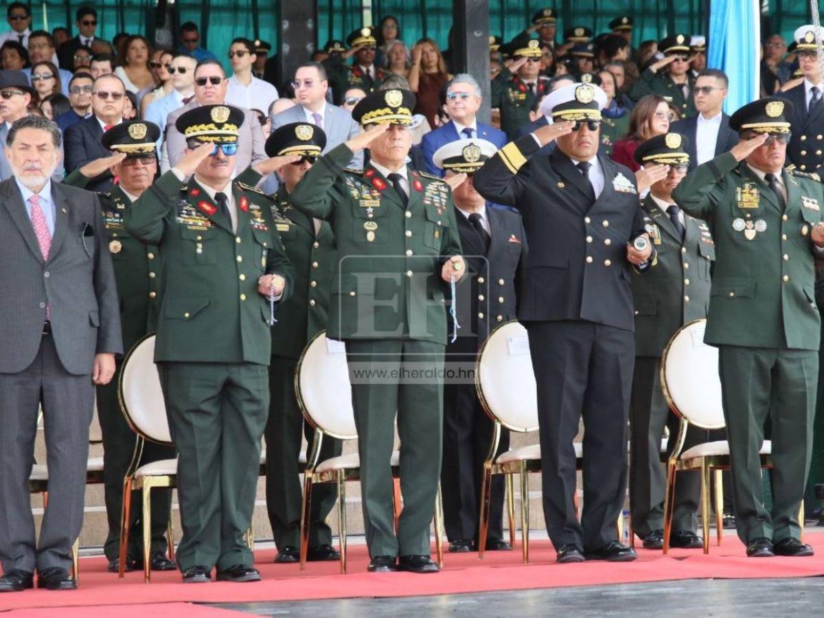 Así se desarrolla la ceremonia de traspaso de mando de las FF AA