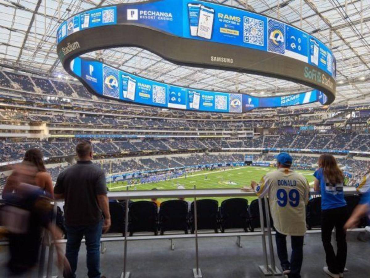 Trabajadores del estadio más caro del Mundial amenazan con huelga por redadas del ICE