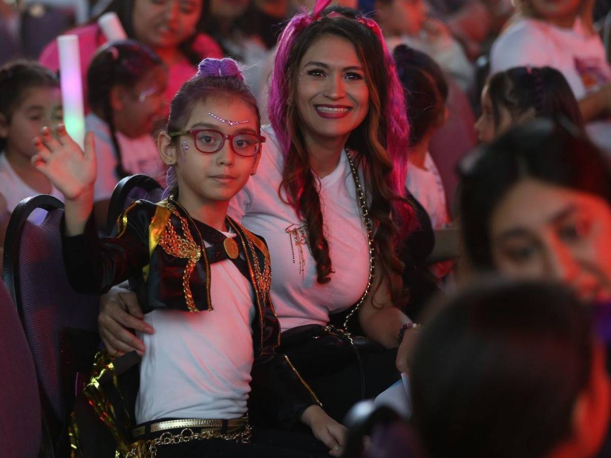 Entre trenzas moradas y moñitos: Así fue el show de las Guerreras K-Pop en Tegucigalpa