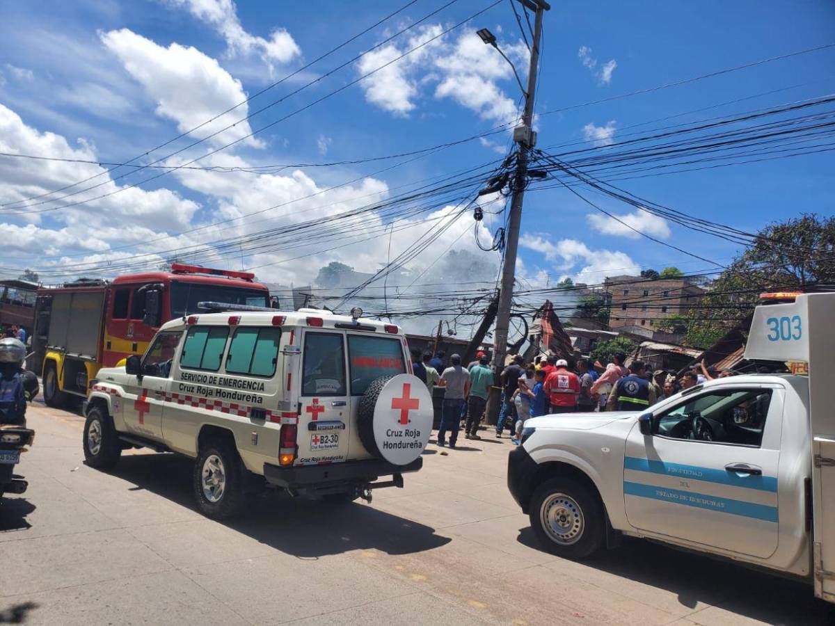 Las primeras imágenes de volcamiento de volqueta que dejó varios muertos en Villa Nueva