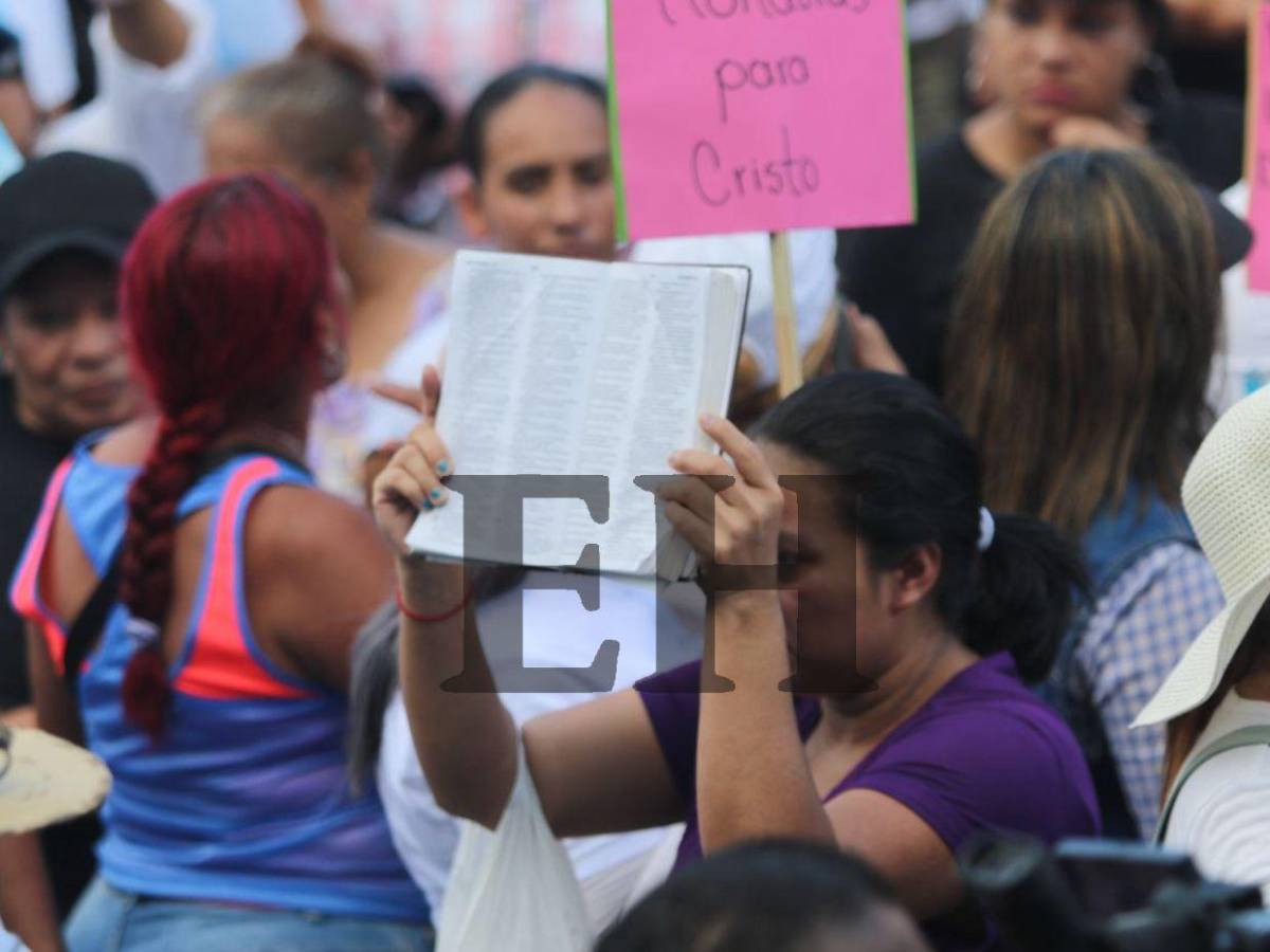 Con oraciones, cánticos y lágrimas finaliza la caminata de las iglesias en Tegucigalpa