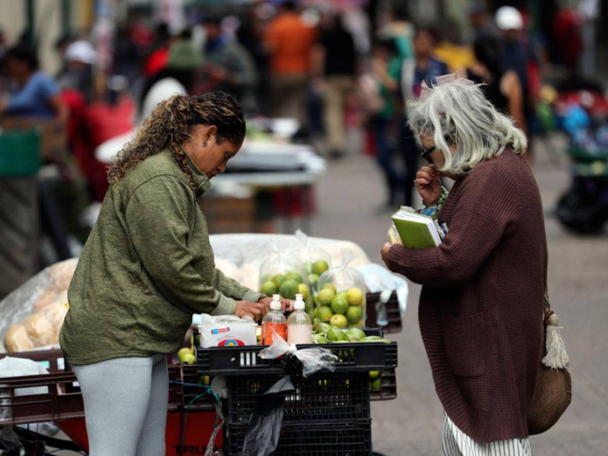 Empleo informal, pobreza y deudas: el panorama económico que recibirá el próximo gobierno