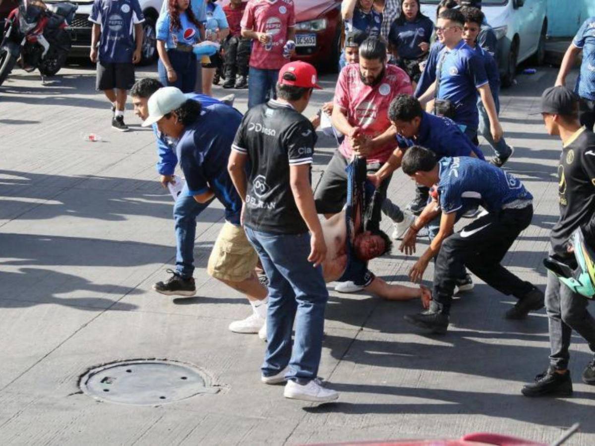 Policía busca a responsables de disturbios en alrededores del Estadio Nacional