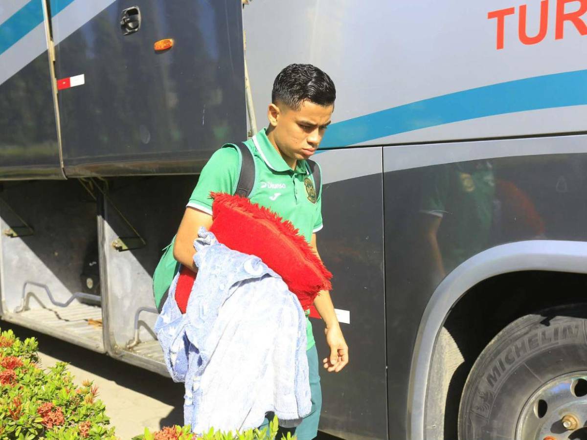 Cobijas, almohadas y la visita de un exministro: Así partió Marathón hacia Tegucigalpa