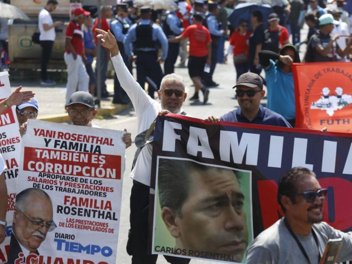Con pancartas y exigencia de sus derechos, cientos marchan el Día del Trabajador en SPS