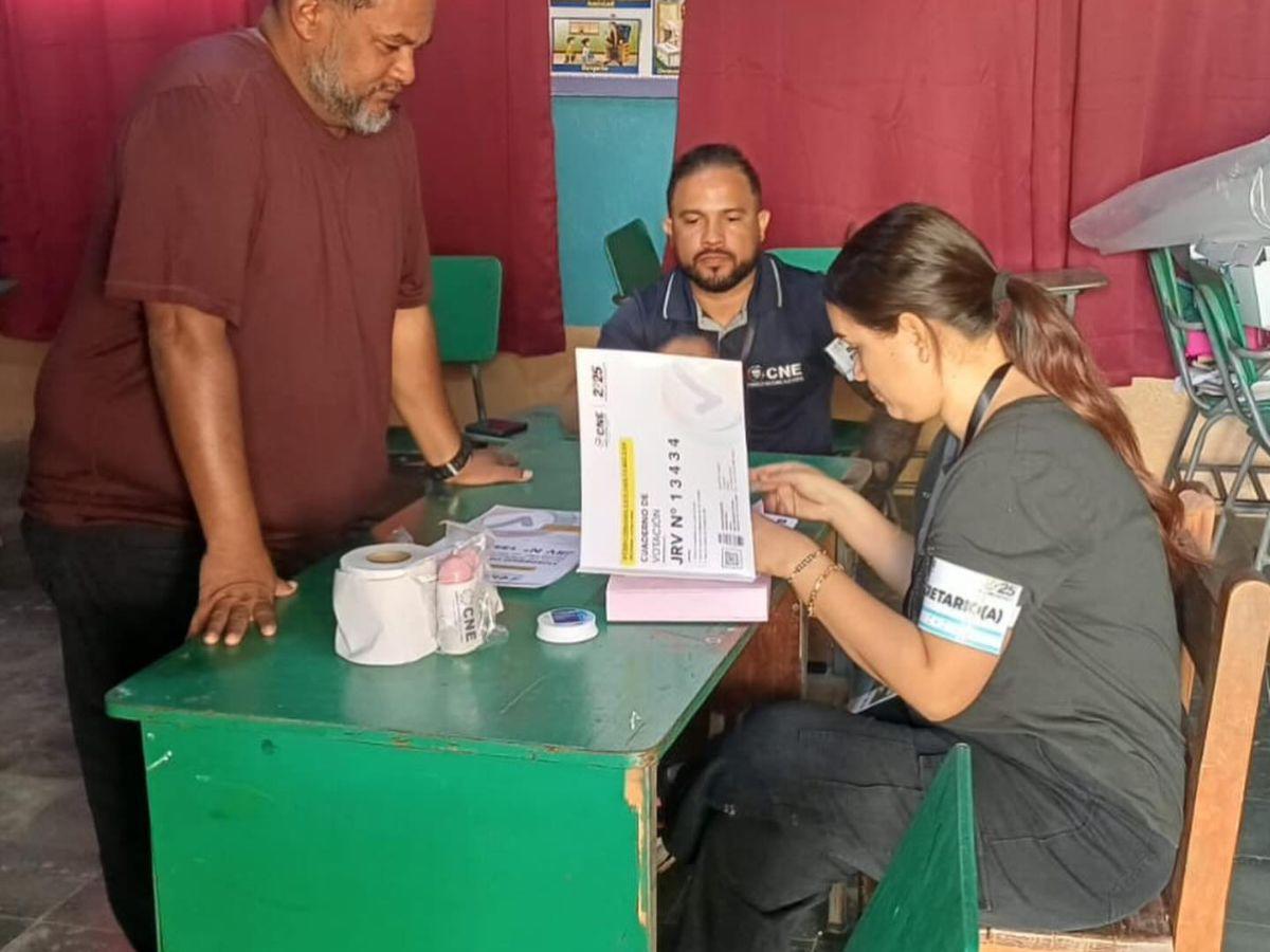 Sin disturbios y se espera un cierre en calma: así avanzan las elecciones en Guanaja