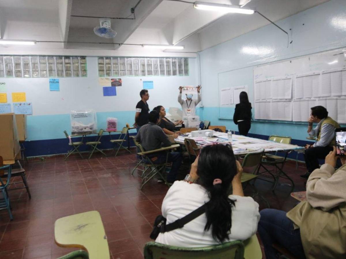 Inicia el escrutinio en el Instituto Jesús Milla Selva, en el Distrito Central