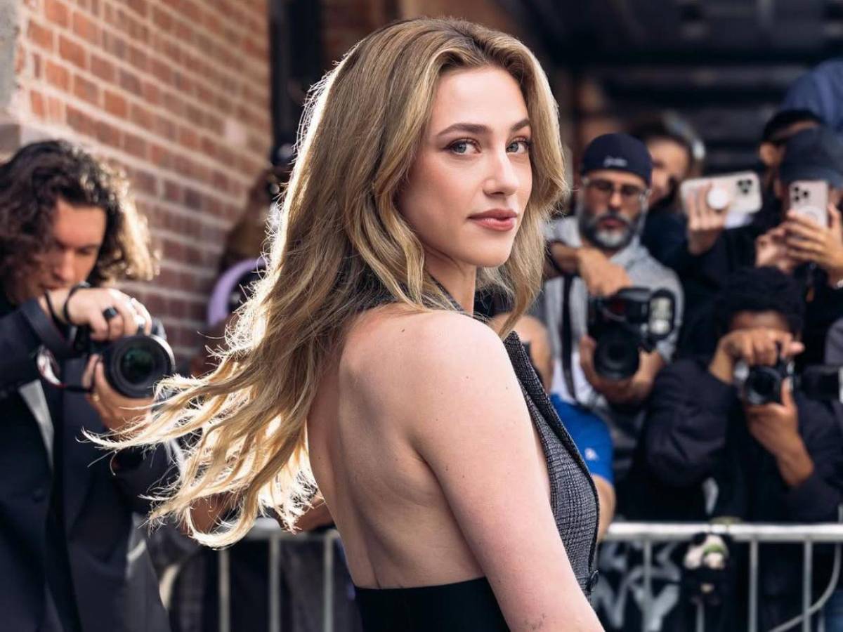 Mete el estómago: el comentario de un director que marcó a la actriz de Riverdale