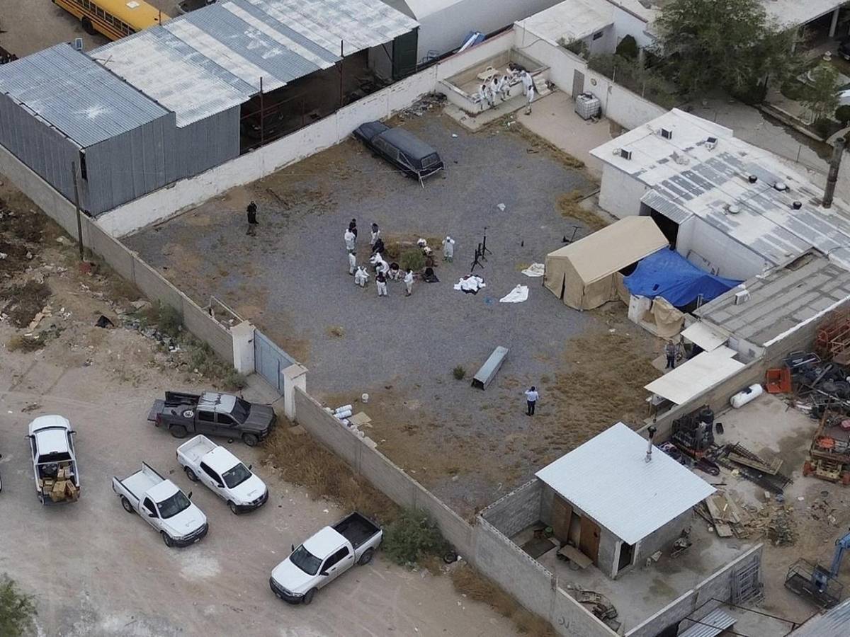 Olores fétidos y 381 cuerpos a medio embalsamar: el dantesco hallazgo en Ciudad Juárez