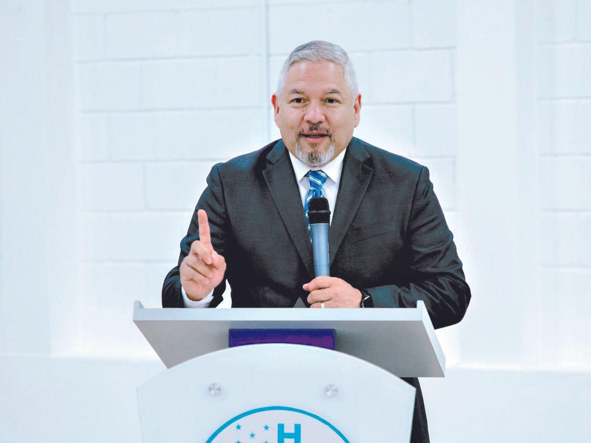 Canciller reacciona extrañado de las críticas de gobiernos a Xiomara Castro