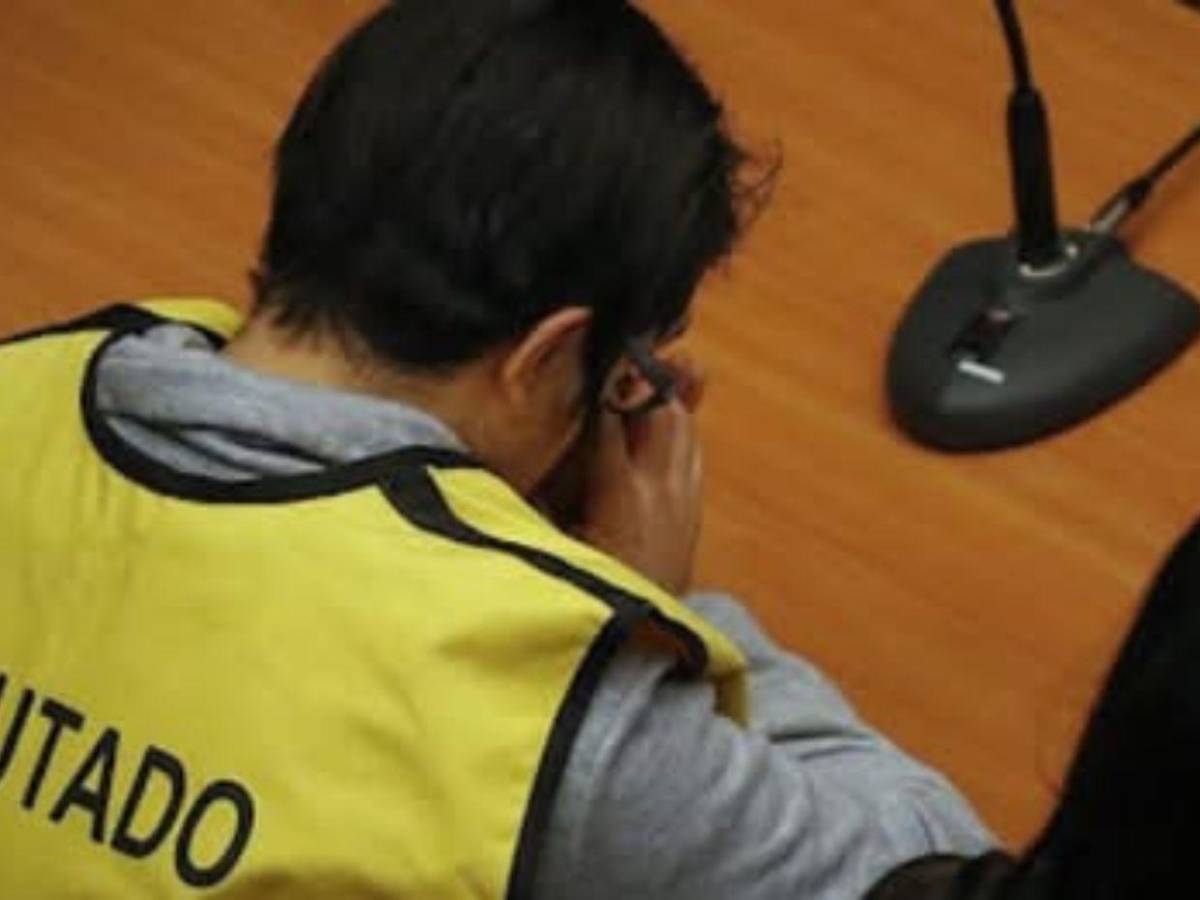 Profesor creó red de pedofilia para grabar como abusaban de su hijastra en Chile