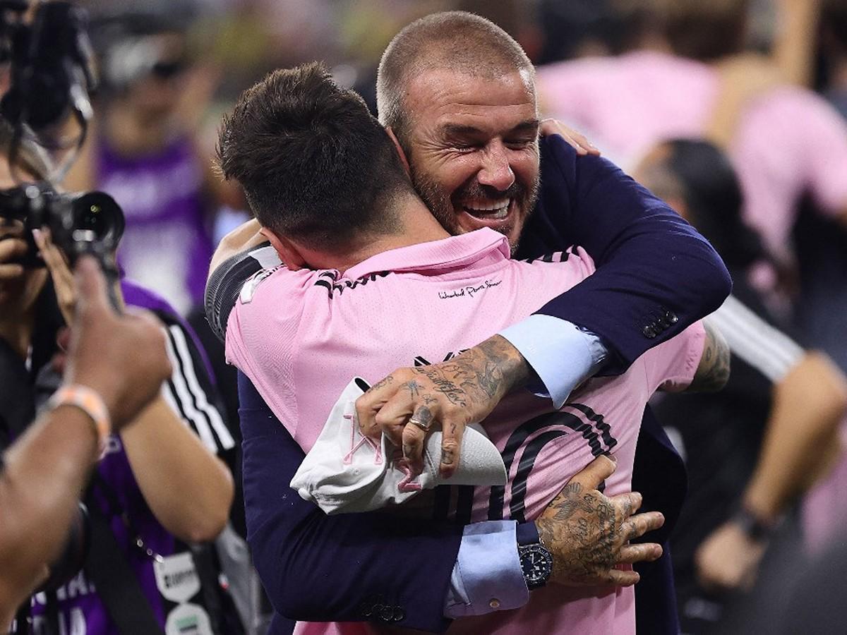 David Beckham se rinde ante David Ruiz y los jugadores del Inter Miami tras consagrarse campeones de la Leagues Cup