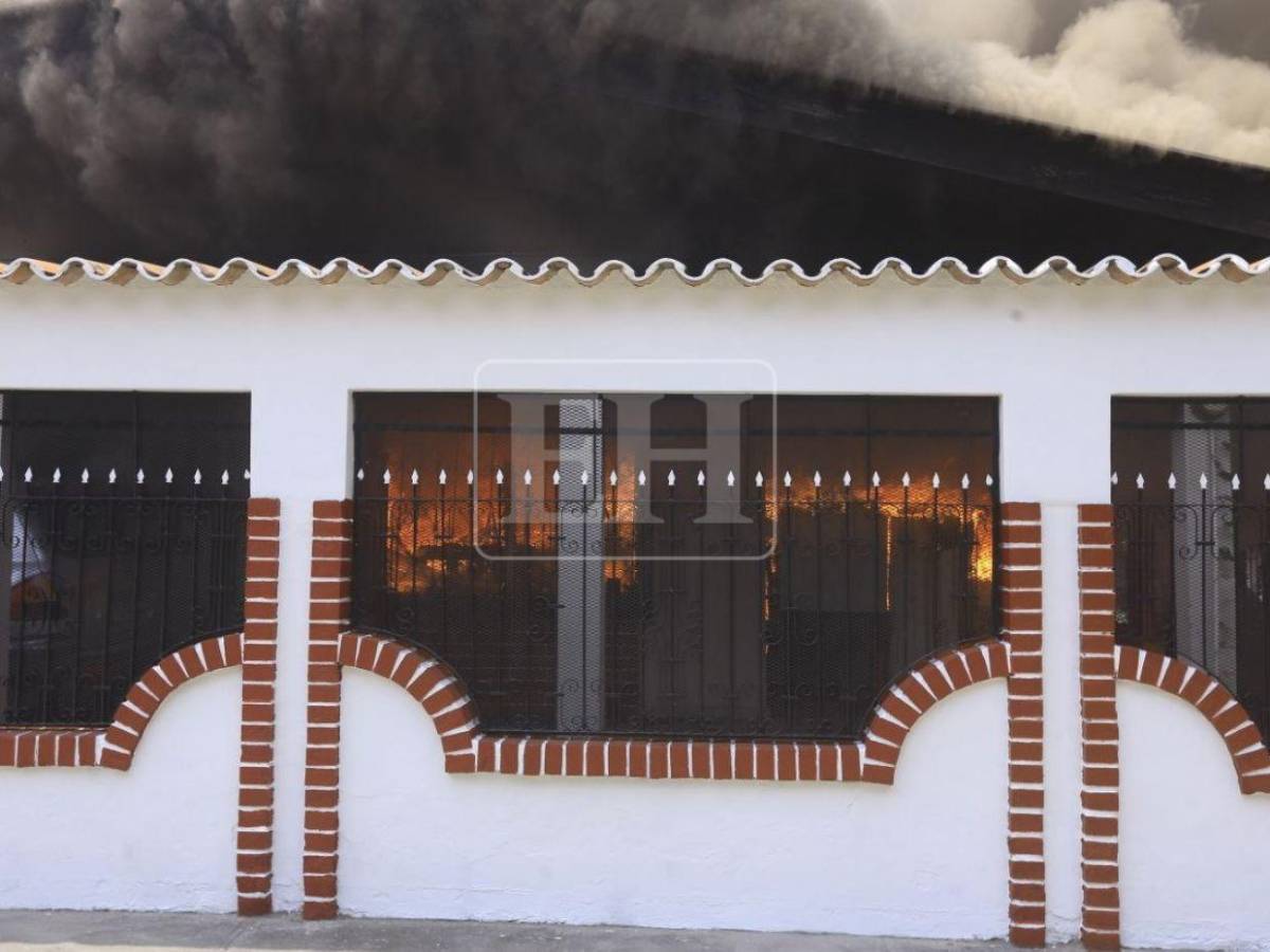 En cenizas: así quedó una casa en San Pedro Sula tras voraz incendio