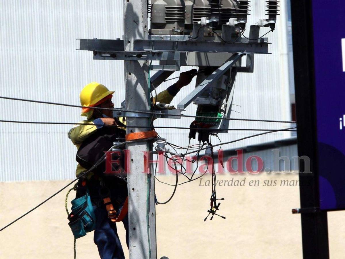 La ENEE es la principal empresa hondureña que sigue operando pese a su cierres anuales en números rojos.Las redes de transmisiones de energía son uno de los principales problemas que tiene la Empresa Nacional de Energía Eléctrica (ENEE), según analistas.